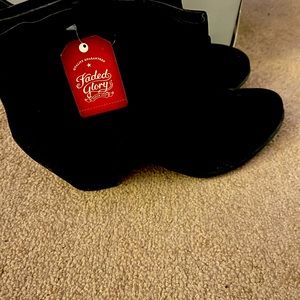 New Women ankle boots. With tags and box.